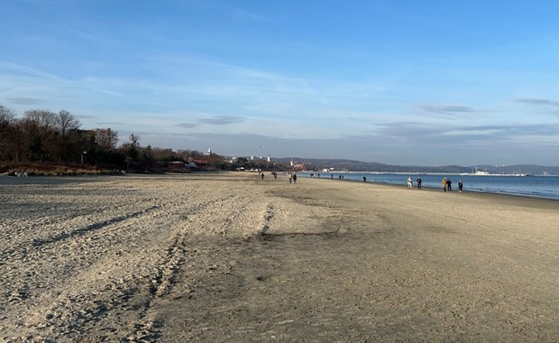 Plaża w Sopocie jest szersza. "Wygodniej się chodzi"