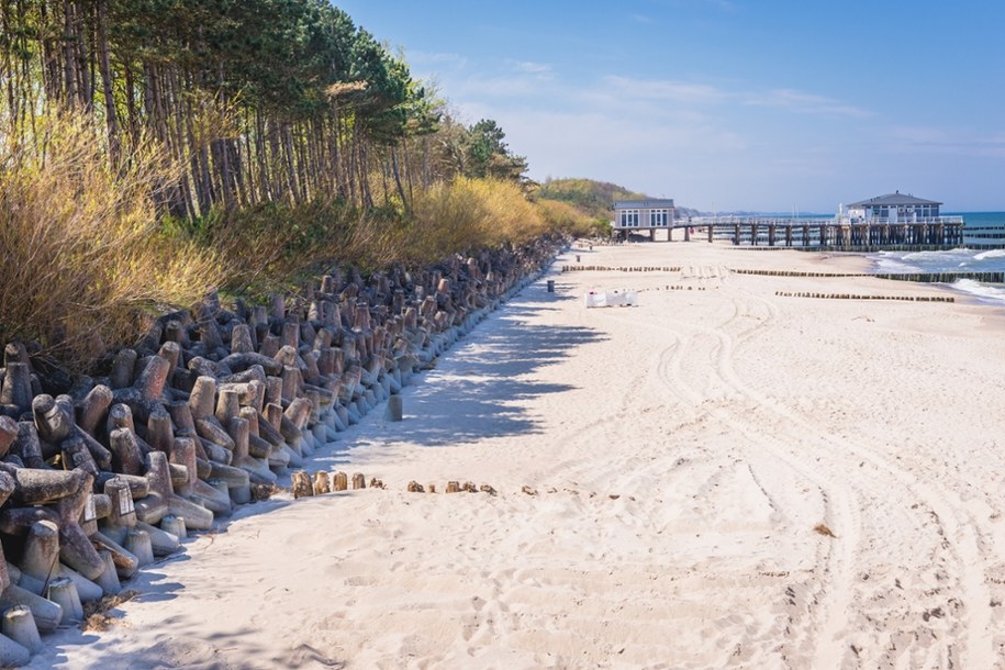 Plażą w Ustroniu Morskim /Shutterstock