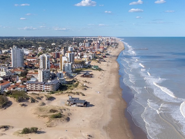 Plaża w Villa Gesell w Argentynie /Shutterstock