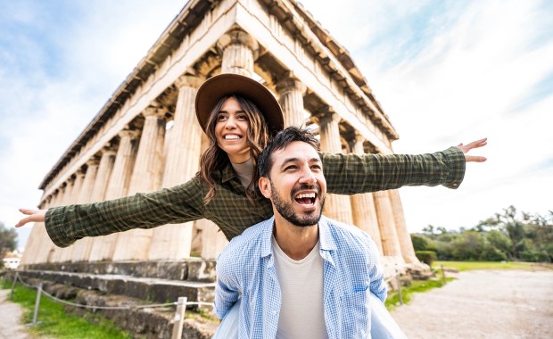 Plaże w Atenach, pizza w Palermo, a może termy w Budapeszcie? Najlepsze pomysły na jesienny wypad