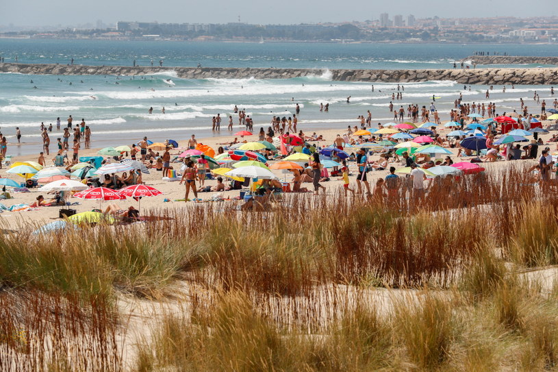 Plaże w Portugalii /ANTONIO COTRIM  /PAP/EPA