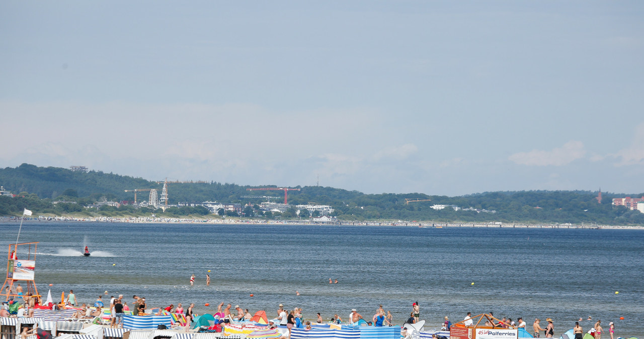 Plaże w Świnoujściu i innych miastach zachodniego wybrzeża przyciągają Niemców /Tomasz Kawka/East News /East News