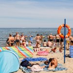 urlop Plażing, parawaning i gofry za 40 zł. Trendy nad polskim morzem, o których wolelibyśmy zapomnieć