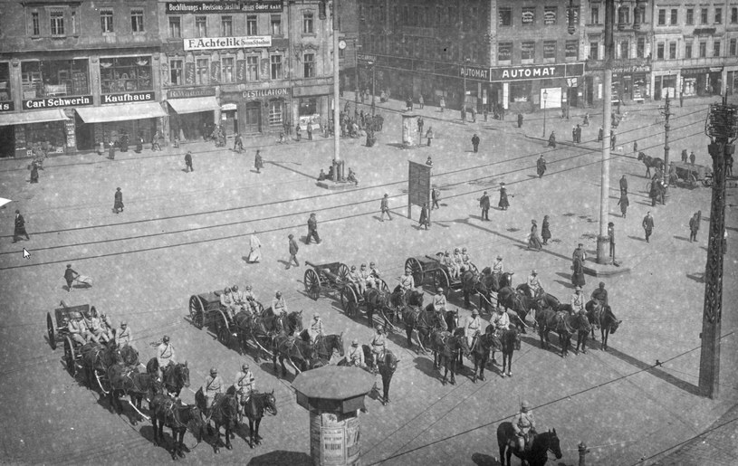 Plebiscyt na Śląsku. Artyleria francuska w Katowicach /Z archiwum Narodowego Archiwum Cyfrowego