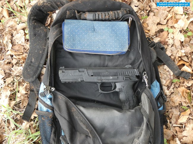 Plecak znaleziony w lesie /KPP Lubań /Materiały prasowe