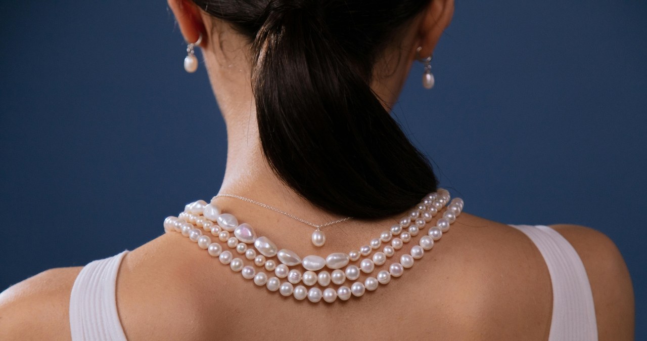 Plecy wolne od trądziku po stosowaniu pielęgnacji z kwasami AHA i BHA / cottonbro studio /pexels.com