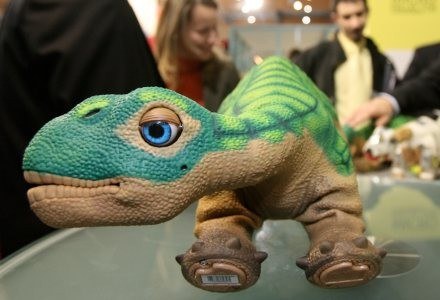 Pleo - zabawka rodem z "Parku Jurajskiego". /AFP