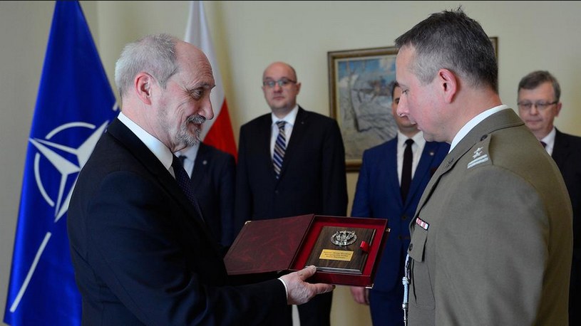 Płk Ryszard Parafianowicz (P) zostanie nowym rektorem Akademii Sztuki Wojennej /mjr Robert Siemaszko / CO MON  /