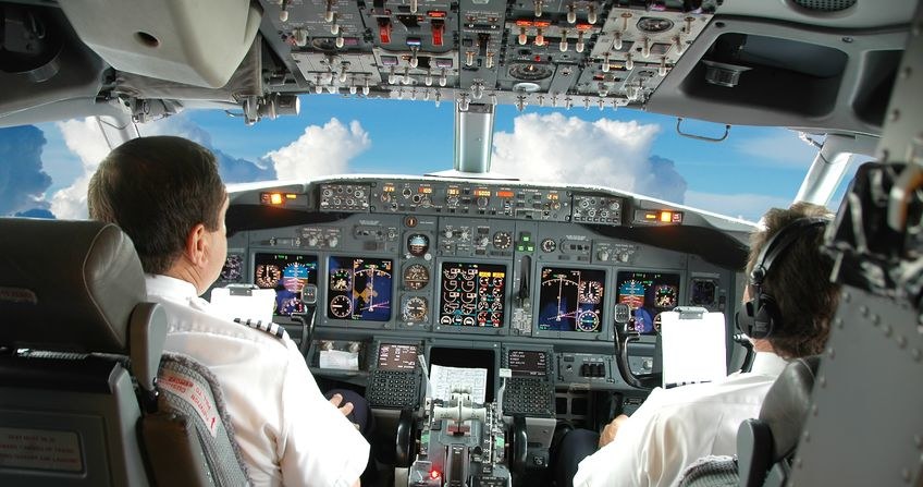PLL LOT podniosą zasadnicze wynagrodzenie swoim pilotom /123RF/PICSEL