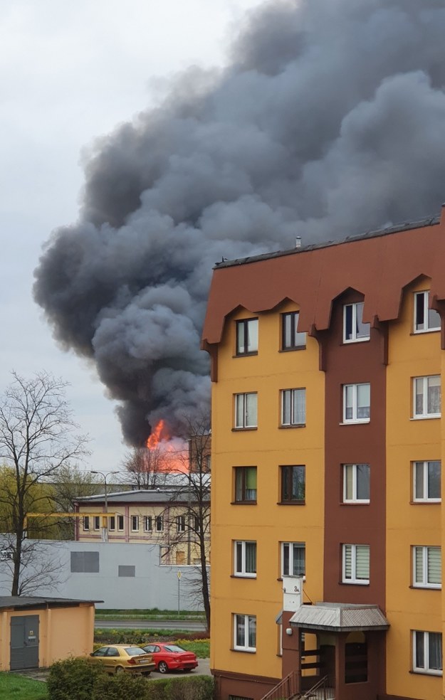 Płonąca hala magazynowa przy ul. Chemicznej w Dąbrowie Górniczej /Słuchaczka RMF FM /Gorąca Linia RMF FM