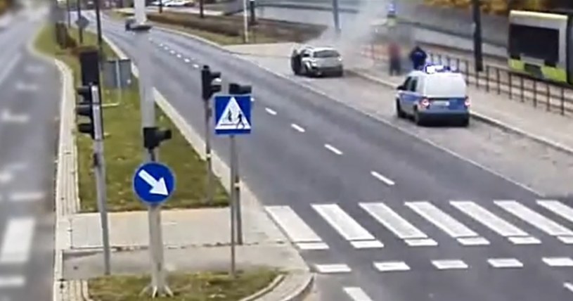 Płonące Renault w Olsztynie /Policja