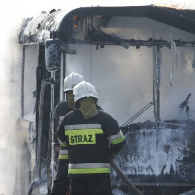 Płonący autobus w Warszawie, fot. Bartek Kosiński /Agencja SE/East News