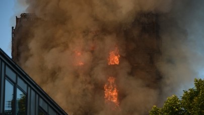 Płonący wieżowiec w Londynie, są ranni