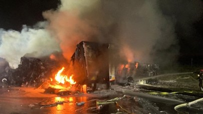 Płonęły ciężarówki na A1. Trzy osoby ranne, występują utrudnienia