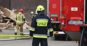Płonie hala we Włocławku. Kłęby czarnego dumy nad miastem