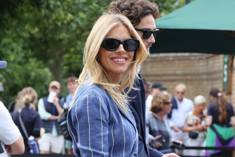 Plotki okazały się prawdą! Sienna Miller w skąpym bikini odsłoniła ciążowy brzuszek