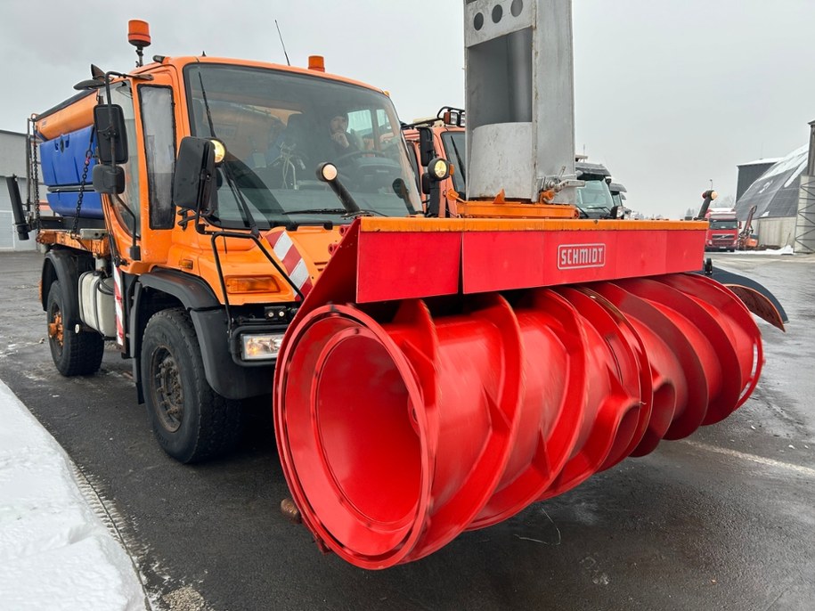 Pług z bazy drogowców w podwarszawskim Halinowie /Mateusz Chłystun /RMF FM