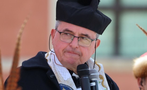 "Pluje na ludzi". Ks. Natanek doigrał się za słowa o dzieciach z in vitro