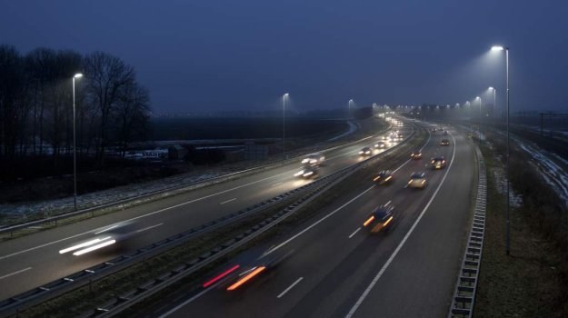 Płynność jazdy autostradą zależy w dużej mierze od kultury kierowców. /Philips
