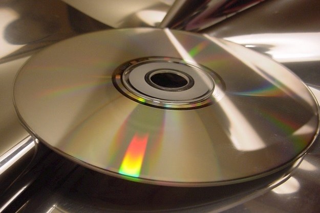 Płyty CD są mniej wytrzymałe niż papier Fot. Pam Roth /stock.xchng