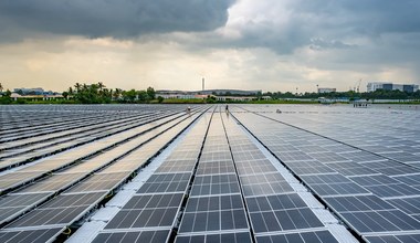 Pływająca farma energii wyposażona w 122 000 paneli słonecznych