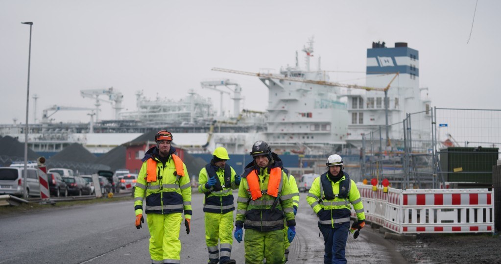 Pływający terminal LNG w Brunsbüttel /MARCUS BRANDT /AFP