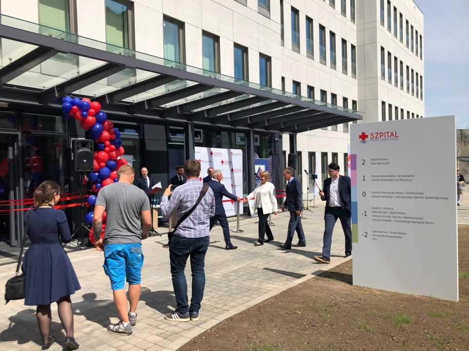 Po 15 latach od wbicia pierwszej łopaty na placu budowy – otwarto dziś nowe skrzydło szpitala Pomnik Chrztu Polski /Mateusz Chłystun /RMF FM