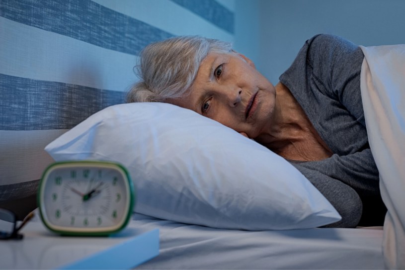 Po 65. roku życia nawet 70 proc. osób cierpi na bezsenność lub inne problemy ze snem /123RF/PICSEL