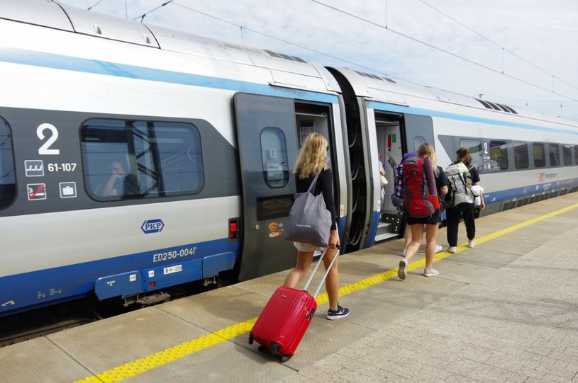 Po aktualizacji cennika przez PKP Intercity przejazdy bywają droższe niż w Niemczech /Marek Bazak /East News