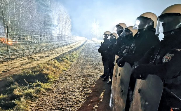 "Po ataku przeszli w rejon dawnego koczowiska". Nowe nagrania z granicy [FILMY]