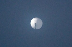 Po co Chiny używają balonu szpiegowskiego, skoro mają satelity? "To sygnał"
