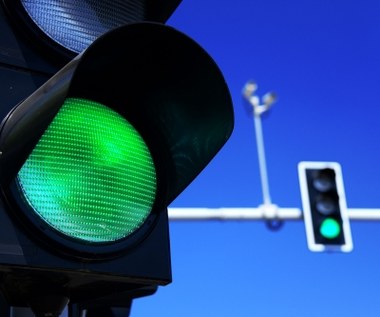 Po co na skrzyżowaniach ze światłami są znaki A-7, D-1 i STOP?