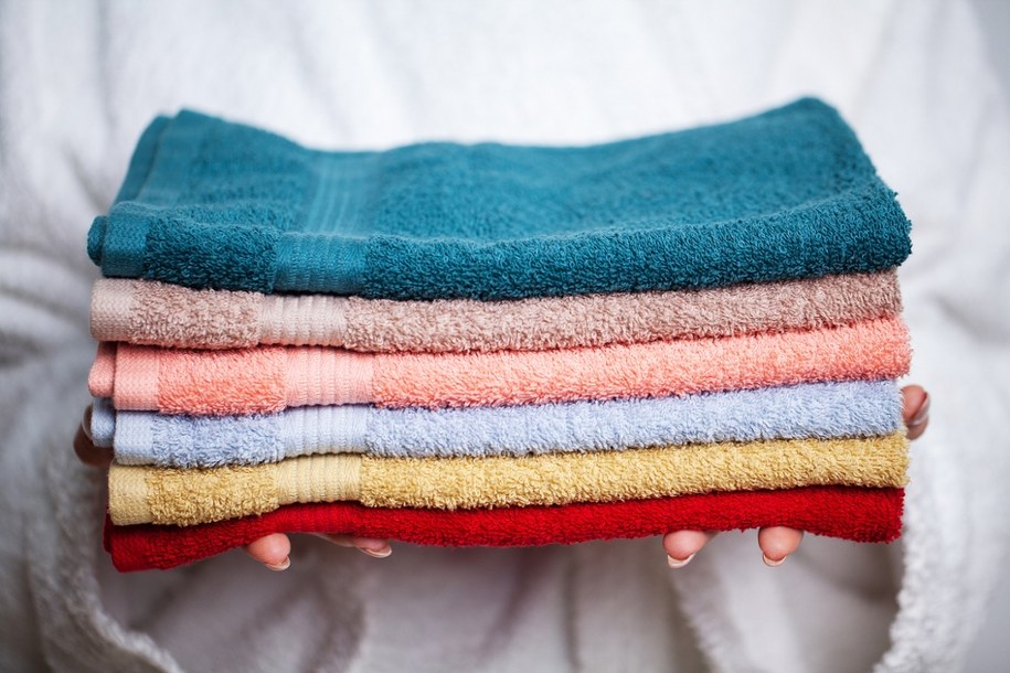 Po co są paski na ręcznikach? Rozwiewamy tajemnicę /Shutterstock