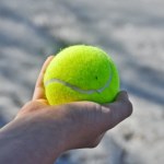 garaż Po co w garażu wiesza się piłkę tenisową. To patent starszych kierowców