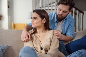 Po czym poznać, że partner cię zdradza? Sygnały widać w zachowaniu