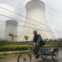 Po decyzjach Unii Europejskiej, energetyka atomowa staje się opłacalna a węglowa droższa /AFP