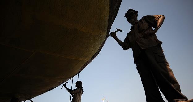 Po górnikach stocznie dostana ulgi podatkowe? /AFP