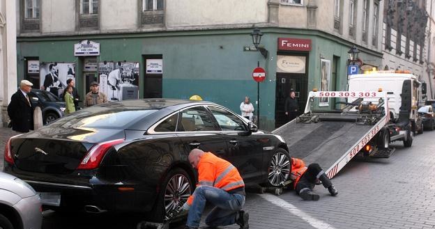 Po jaguara ktoś się zgłosi. Ale po starego malucha? / Fot: Artur Babarowski /Agencja SE/East News