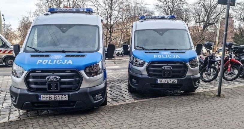 Po jednym egzemplarzu Forda Transita trafi do policjantów z Wałbrzycha i Wrocławia. /Policja