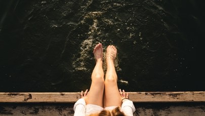 Po kąpieli w jeziorze, kobiecie zrobiły się ogromne pęcherze [WIDEO]