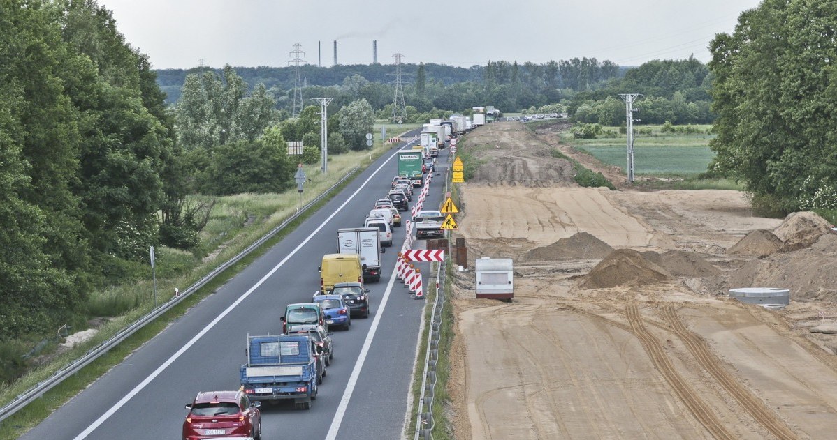 Po kilku latach prosperity może dojść do zahamowania tempa budowy dróg /Piotr Jędzura /Reporter