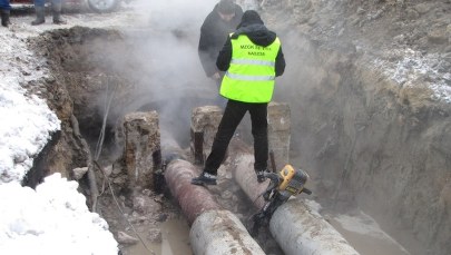 Po kilkunastu godzinach do Piotrkowa wróciło ciepło. Z awarią walczy Szczecin  
