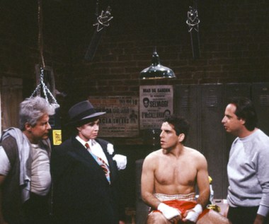 Po krótkiej przygodzie ze studiami wyższymi na Uniwersytecie Kalifornijskim, Stiller postanowił całkowicie poświęcić się grze aktorskiej, początkowo w teatrze. Ameryka usłyszała o nim dzięki krótkometrażowej parodii "Koloru pieniędzy" Martina Scorsese, w której wcielił się w bohatera granego w oryginalnym filmie przez Toma Cruise'a. Dziełko to zostało zakupione przez samego Lorne'a Michaelsa i wyemitowane w programie "Saturday Night Live", a sam Stiller na rok dołączył do grona jego twórców jako prowadzący i scenarzysta tego popularnego show. 