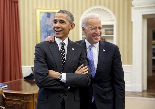 Po lewej Barrack Obama, po prawej Joe Biden /Pete Souza /PAP/Photoshot