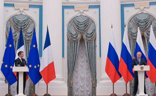 Po lewej prezydent Francji po lewej prezydent Rosji na wspólnej konferencji prasowej /SERGEY GUNEEV / KREMLIN POOL / SPUTNIK POOL /PAP/EPA