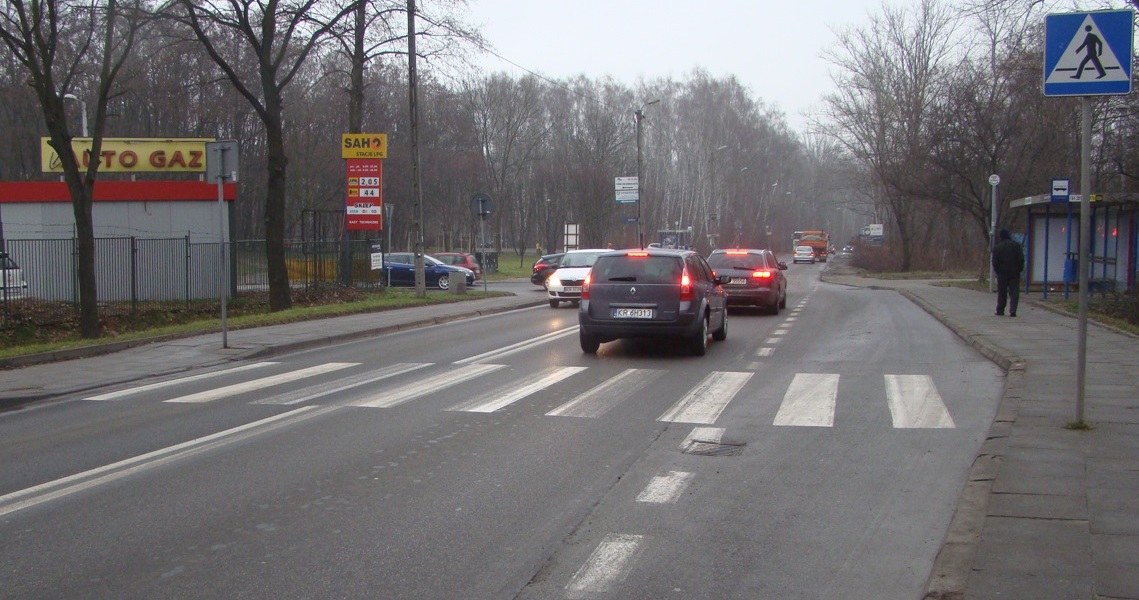 Po lewej wszystko gra, a z prawej strony... /INTERIA.PL