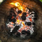 Po majówce włosy dalej pachną dymem z grilla lub ogniska? Sposób na domowe perfumy do włosów