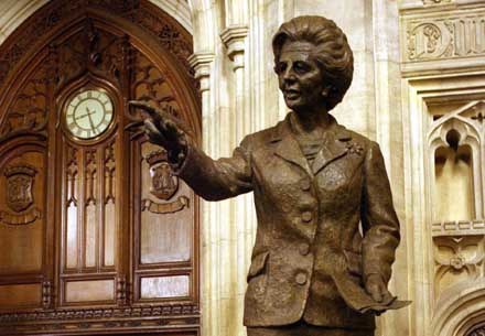 Po odbrązowieniu królowej Elżbiety II przyszła kolej na Margaret Thatcher /AFP