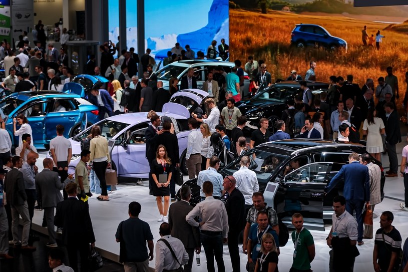 Po ogłoszeniu zakazu rejestracji aut spalinowych w 2035 roku, Chińczycy zwietrzyli swoją szansę na podbicie rynków europejskich /Getty Images