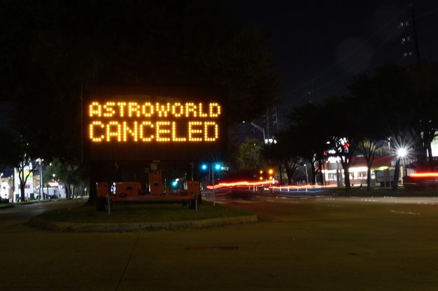 Po piątkowej tragedii wydarzenia zaplanowane na drugi dzień festiwalu Astroworld zostały odwołane. /KEN MURRAY /PAP/EPA